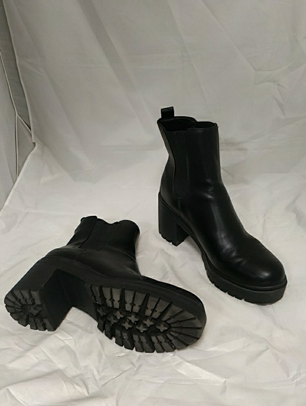 Nine West Quies Black Chelsea Boots With Lugged Soles Size 11M